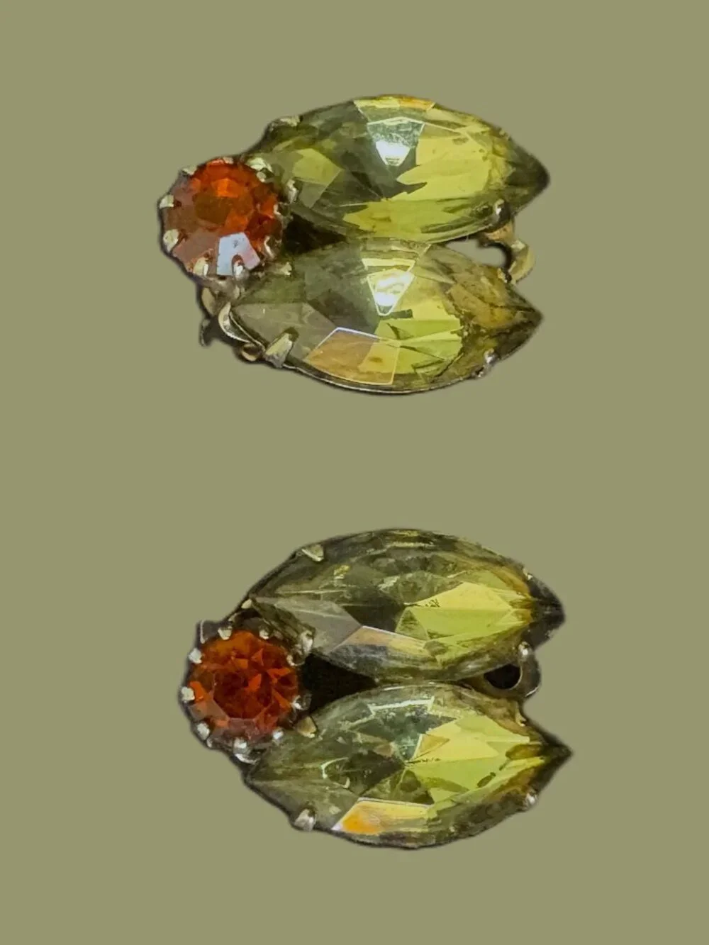 Vintage Rhinestone Light-Green Saphire-Crystals with Red Garnet Clip-on Earrings